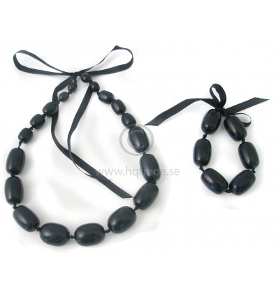 Necklace and bracelet set