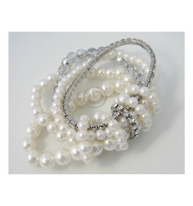 White pearl bracelet