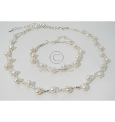 Pearl necklace and bracelet set