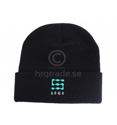 Knitted cap with embrodiery